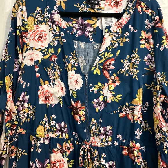 NWT Torrid blue Floral dress. Size 2 - Picture 5 of 7